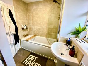 Bathroom/WC- click for photo gallery